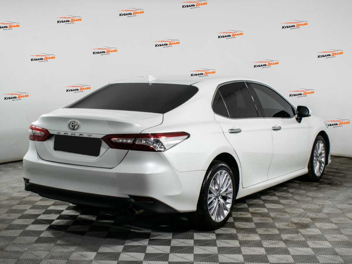 Toyota Camry 2019 года с пробегом. Фото: #3