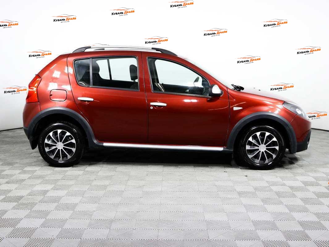 Renault Sandero 2012 года с пробегом. Фото: #3