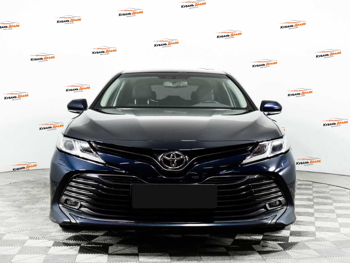 Toyota Camry 2019 года с пробегом. Фото: #2