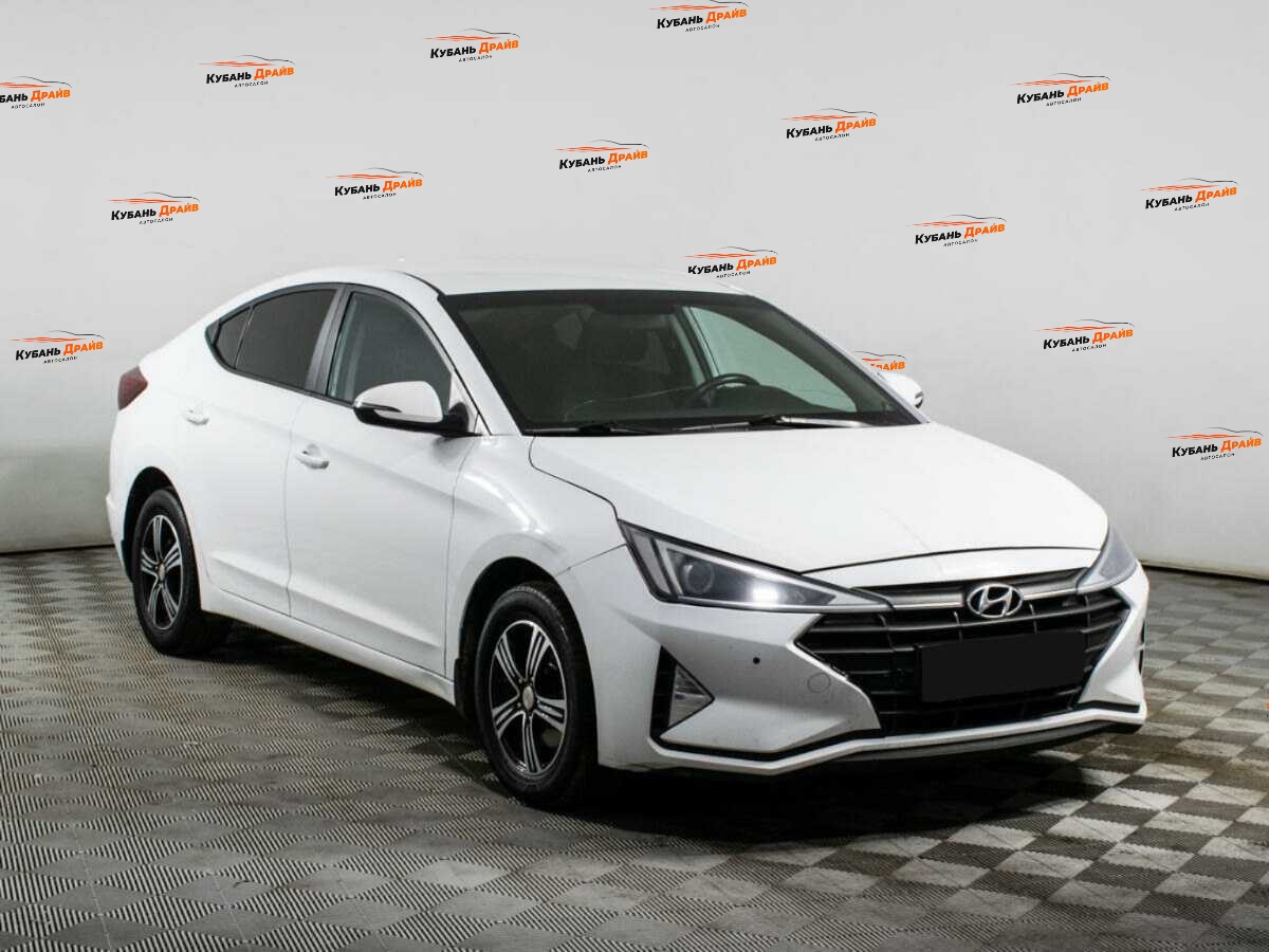 Hyundai Elantra 2019 года с пробегом. Фото: #2
