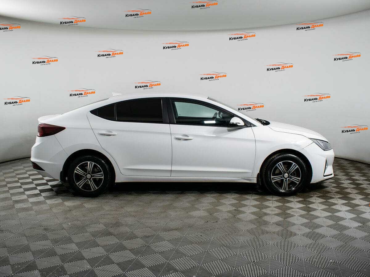 Hyundai Elantra 2019 года с пробегом. Фото: #3