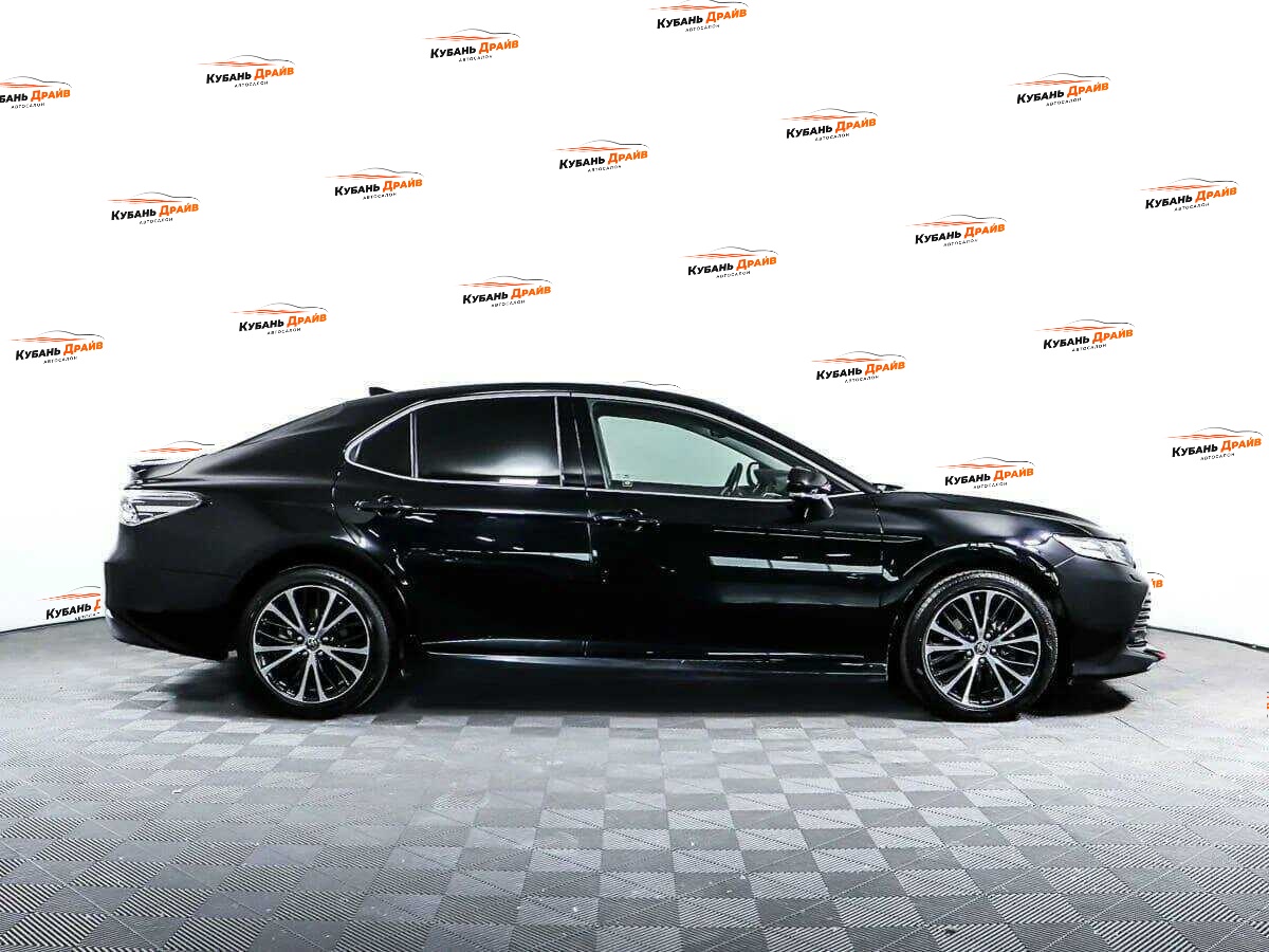 Toyota Camry 2020 года с пробегом. Фото: #3