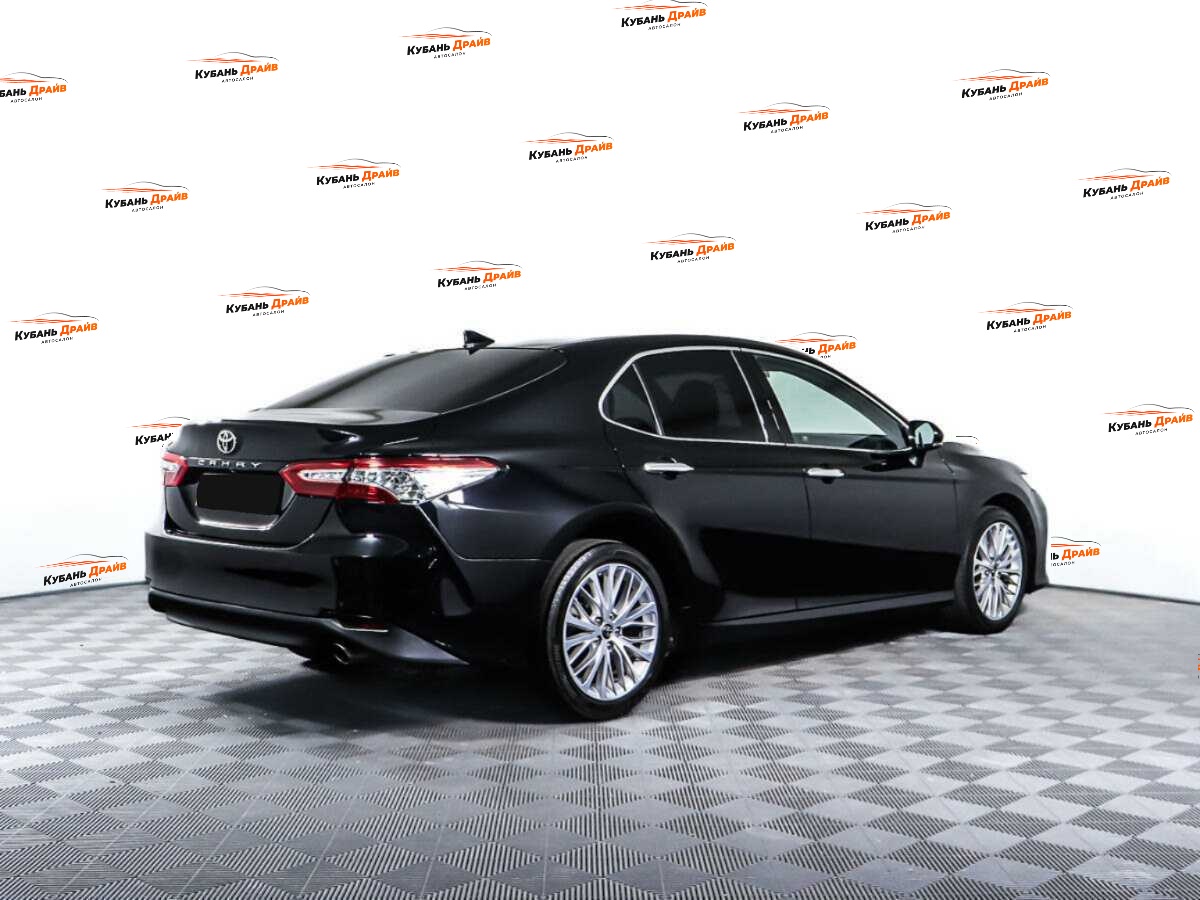 Toyota Camry 2019 года с пробегом. Фото: #4