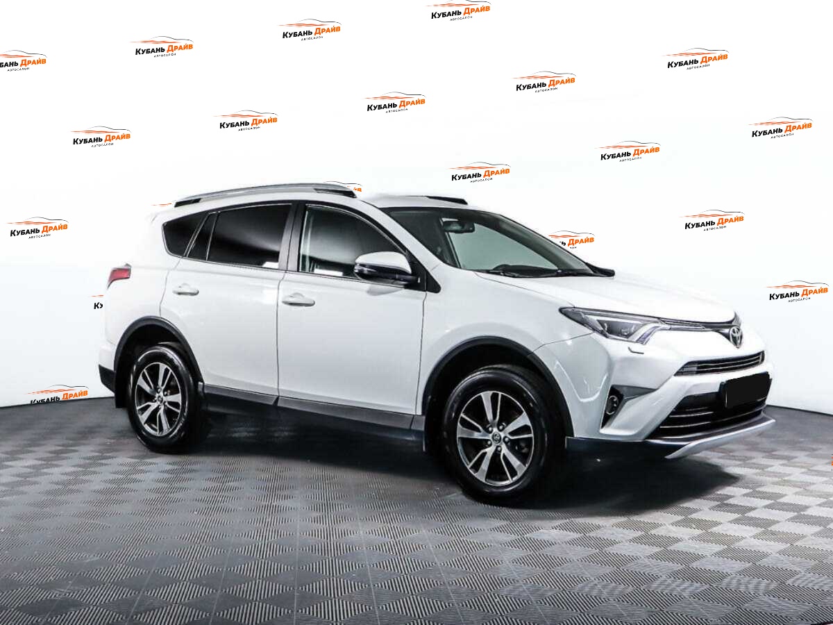 Toyota RAV4 2017 года с пробегом. Фото: #2