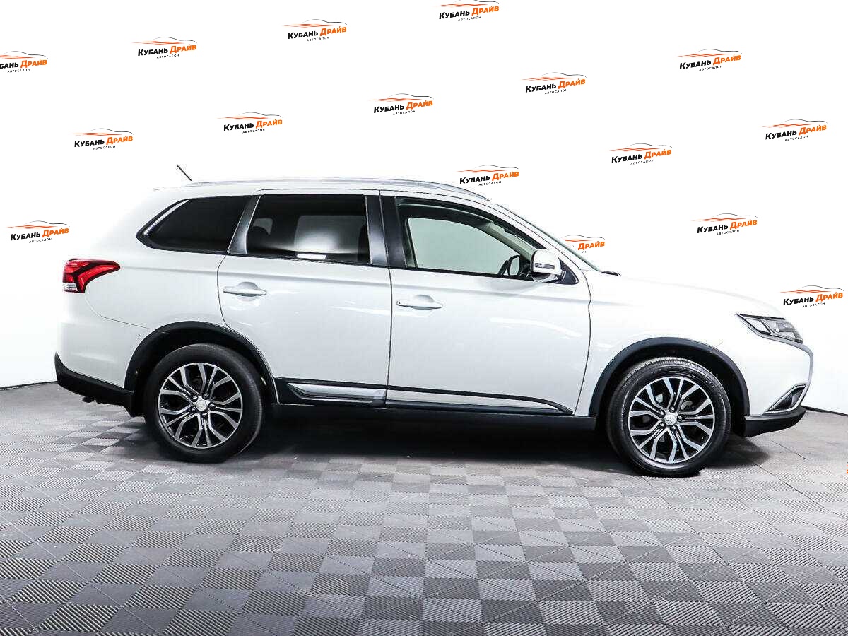Mitsubishi Outlander 2015 года с пробегом. Фото: #3