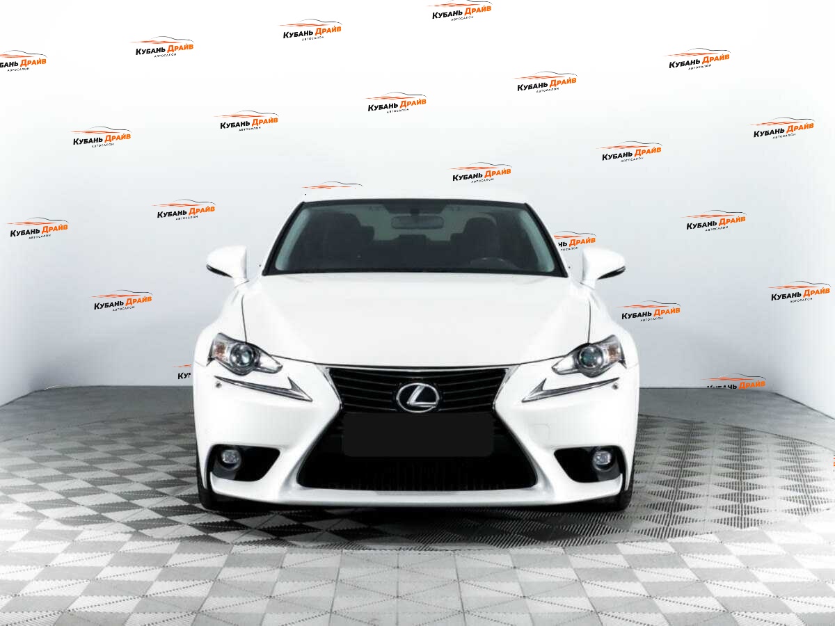 Lexus IS 2015 года с пробегом. Фото: #1