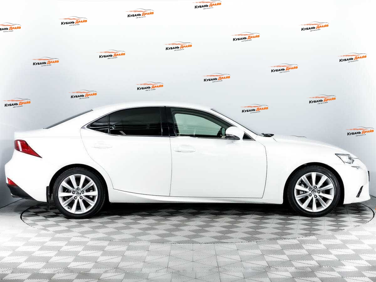 Lexus IS 2015 года с пробегом. Фото: #3