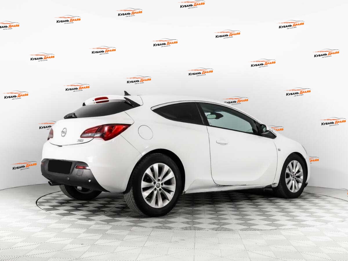 Opel Astra 2012 года с пробегом. Фото: #4