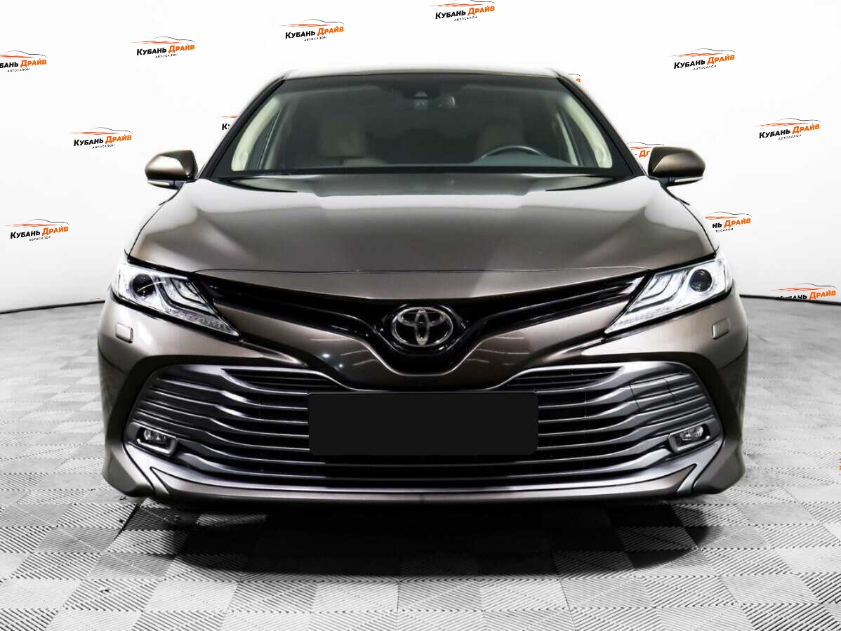 Toyota Camry 2020 года с пробегом. Фото: #1