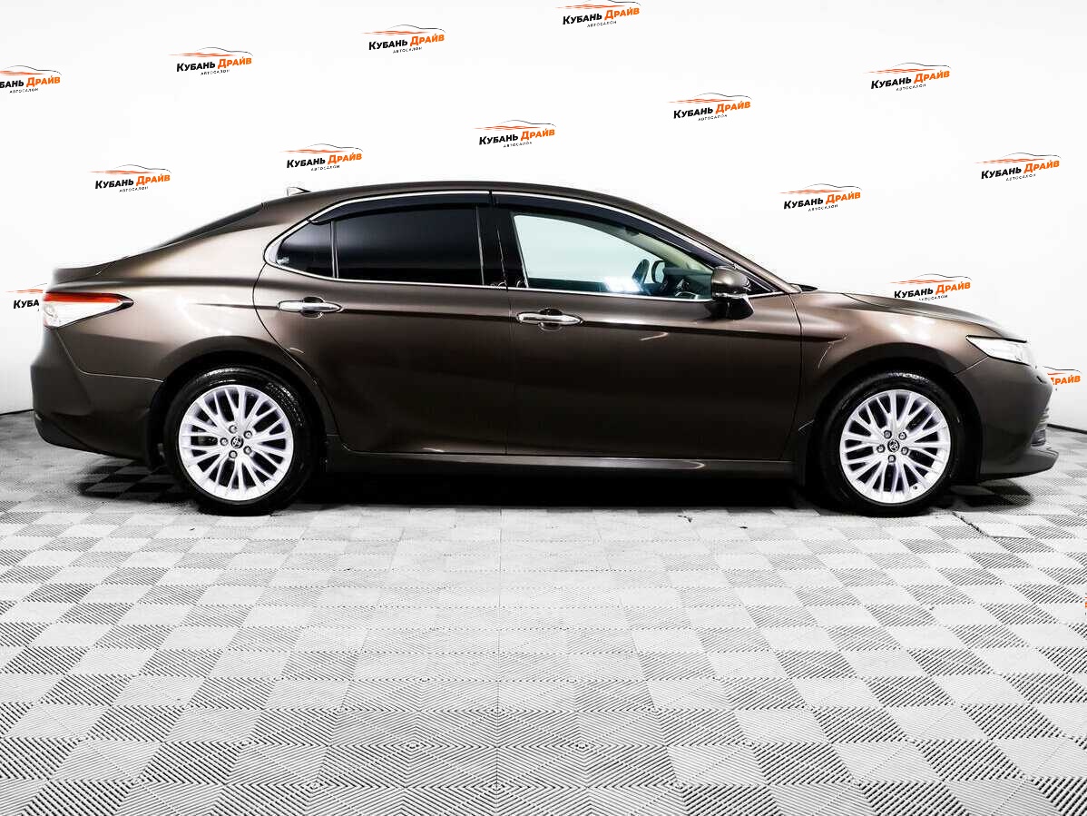 Toyota Camry 2020 года с пробегом. Фото: #3