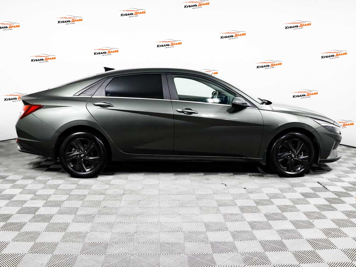 Hyundai Elantra 2021 года с пробегом. Фото: #3