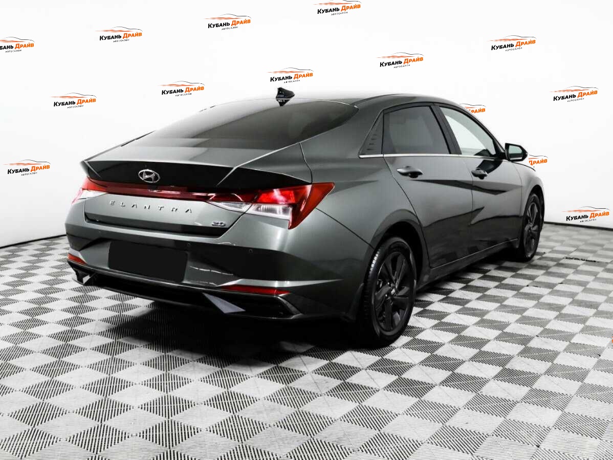 Hyundai Elantra 2021 года с пробегом. Фото: #4