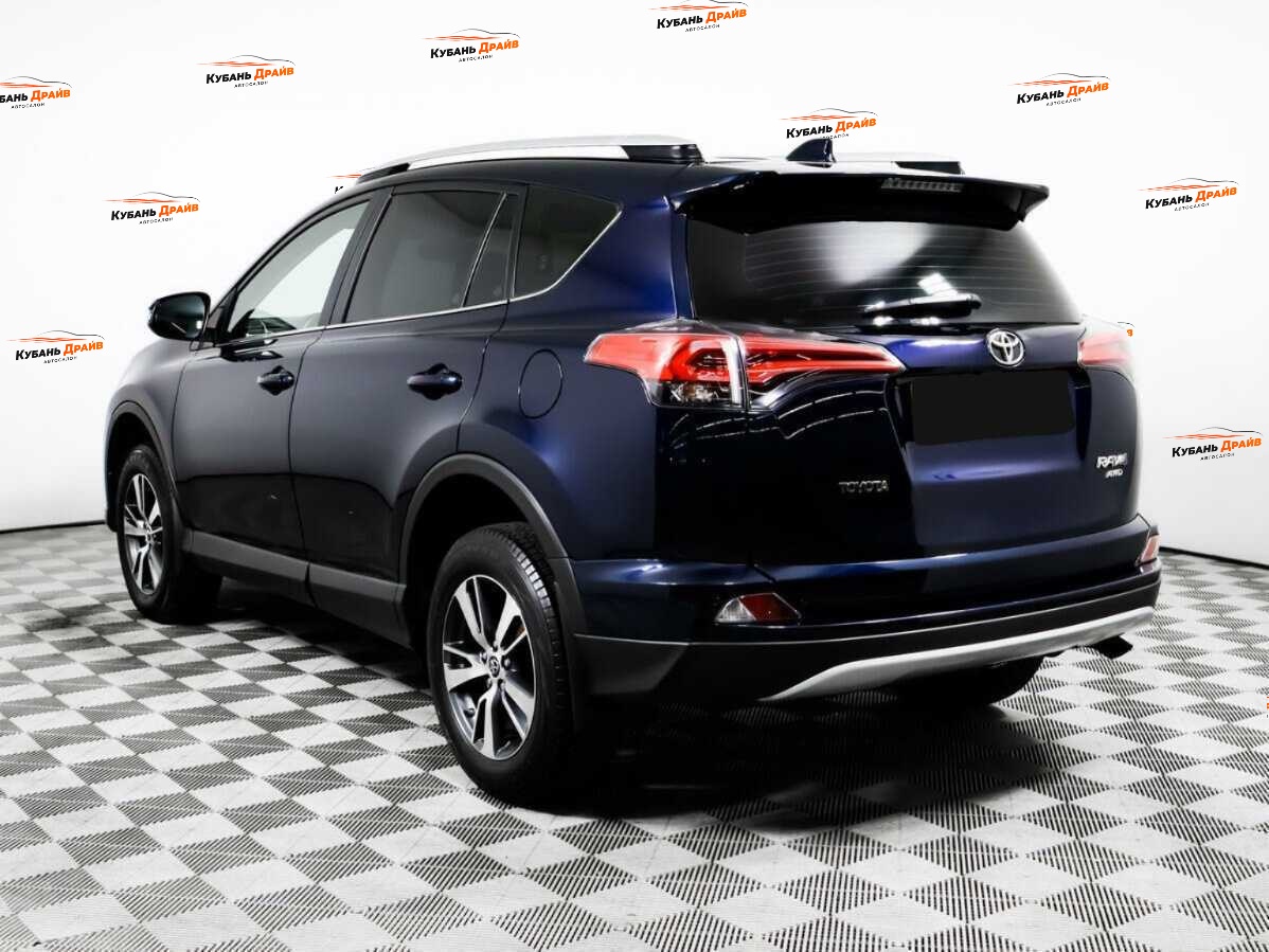 Toyota RAV4 2018 года с пробегом. Фото: #4