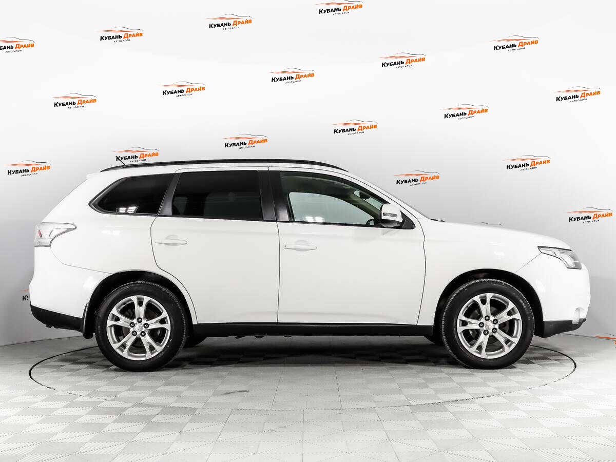 Mitsubishi Outlander 2014 года с пробегом. Фото: #3