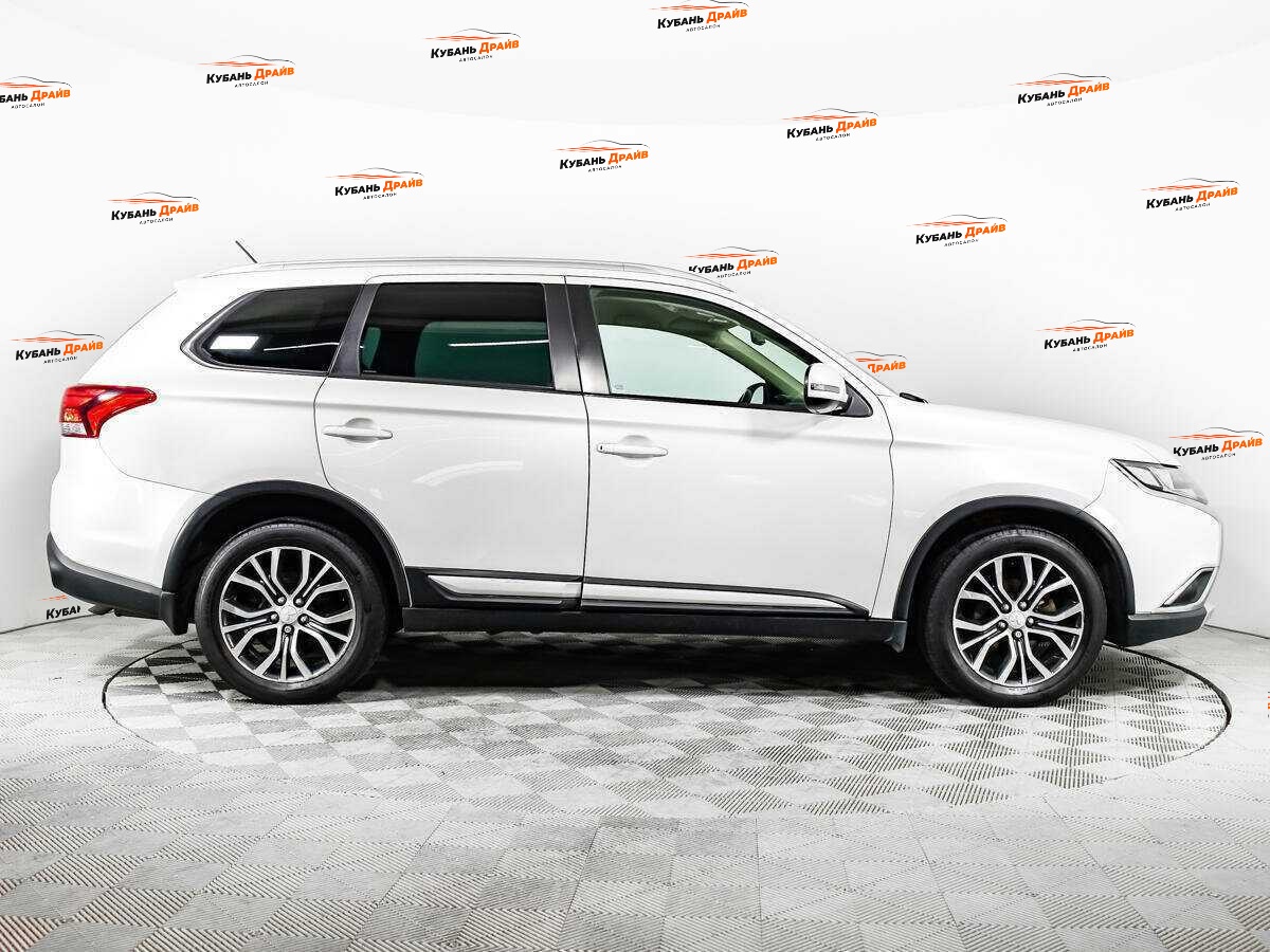 Mitsubishi Outlander 2015 года с пробегом. Фото: #3