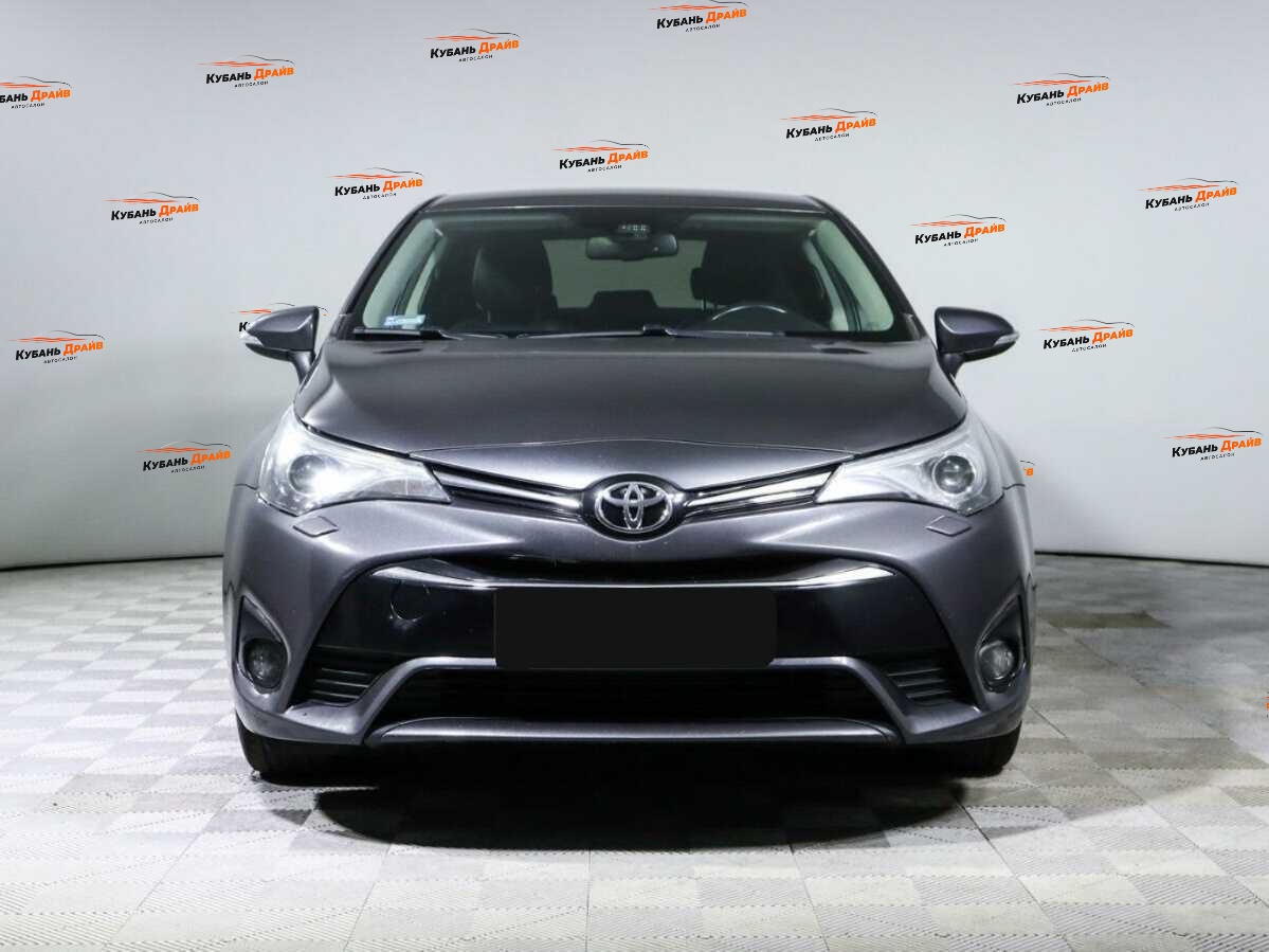 Toyota Avensis 2018 года с пробегом. Фото: #1