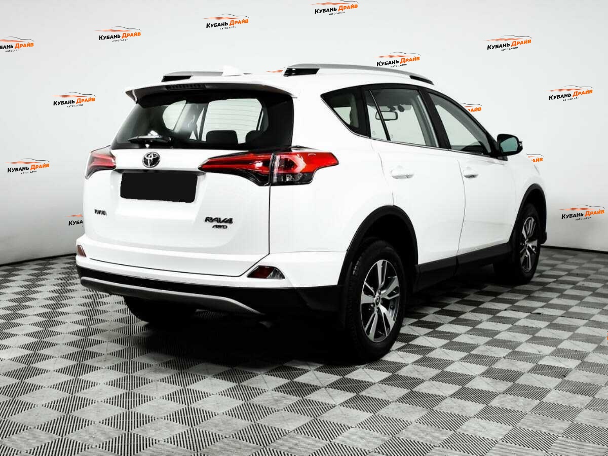 Toyota RAV4 2018 года с пробегом. Фото: #4