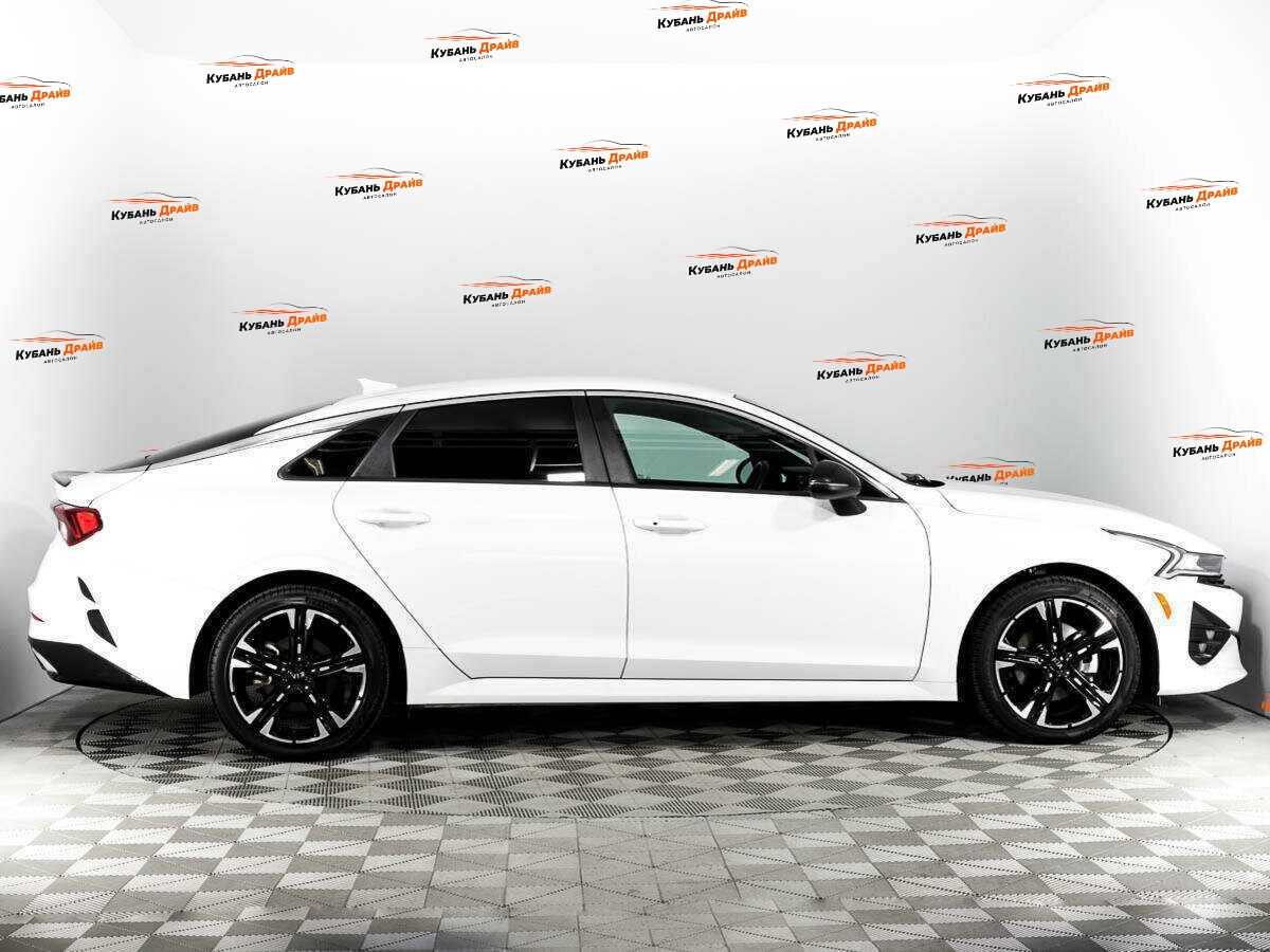 Kia K5 2021 года с пробегом. Фото: #3