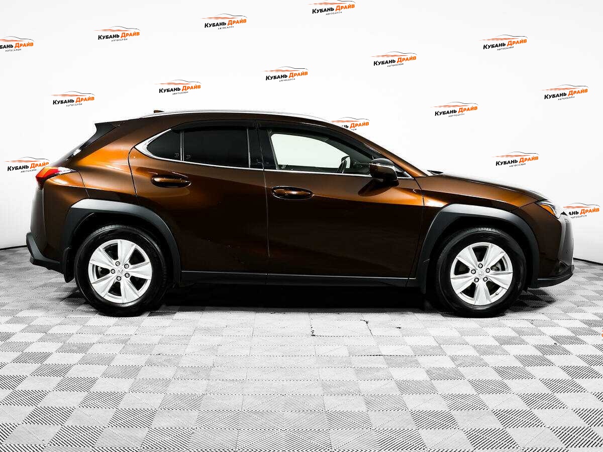 Lexus UX 2019 года с пробегом. Фото: #3