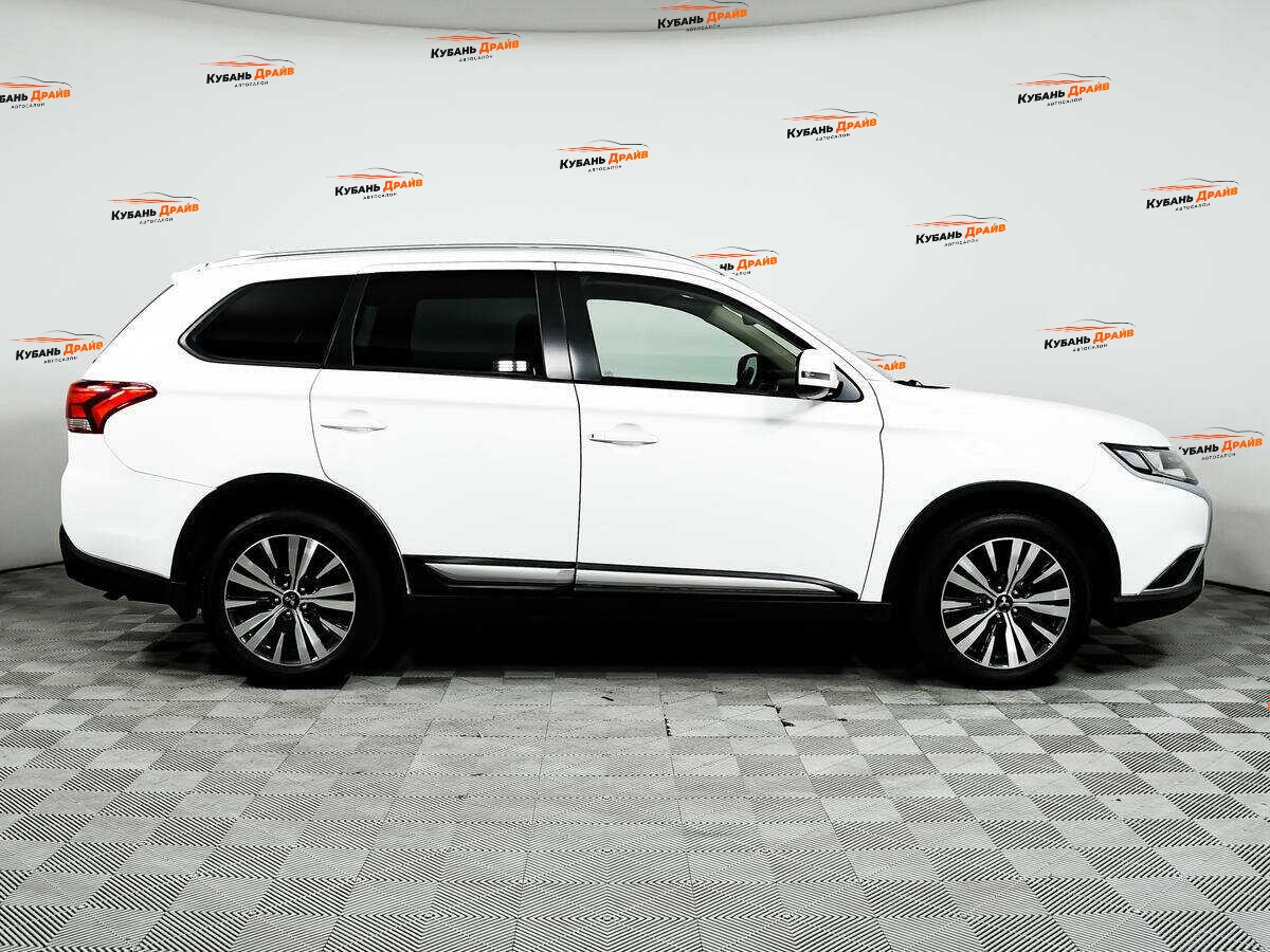 Mitsubishi Outlander 2019 года с пробегом. Фото: #3