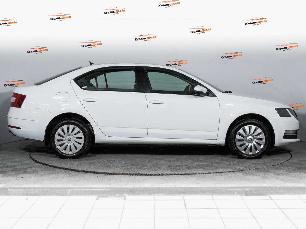 Skoda Octavia 2019 года с пробегом. Фото: #3