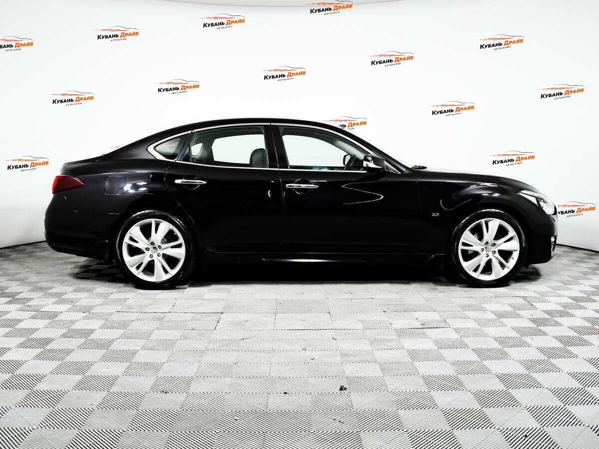 Infiniti Q70 2016 года с пробегом. Фото: #3