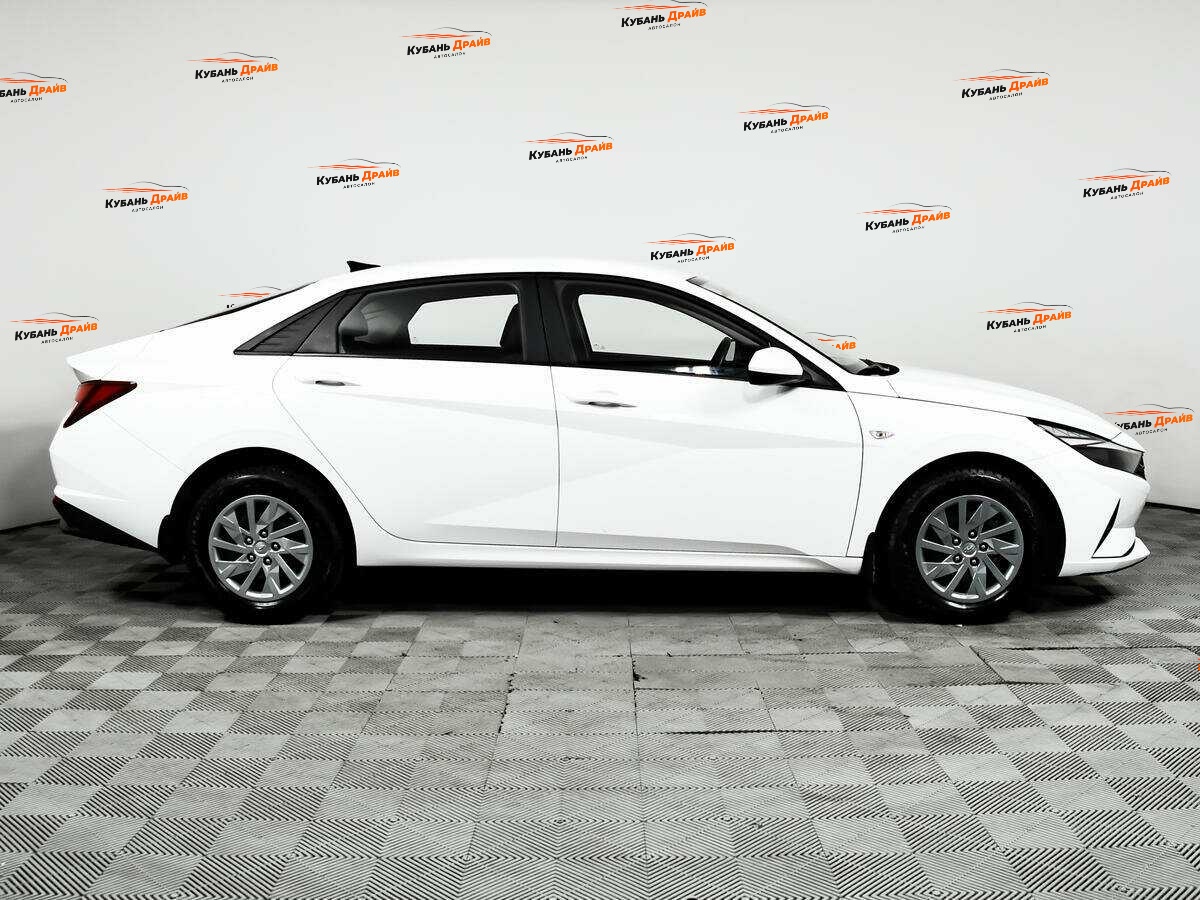 Hyundai Elantra 2022 года с пробегом. Фото: #3