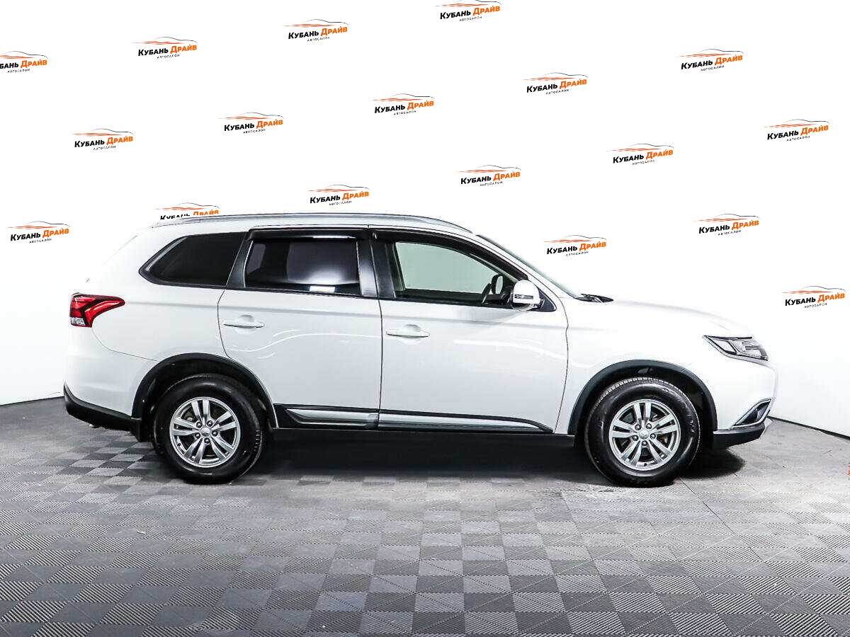 Mitsubishi Outlander 2018 года с пробегом. Фото: #3