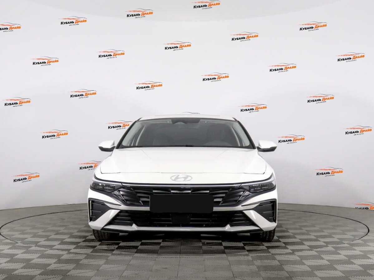 Hyundai Elantra 2024 года с пробегом. Фото: #1