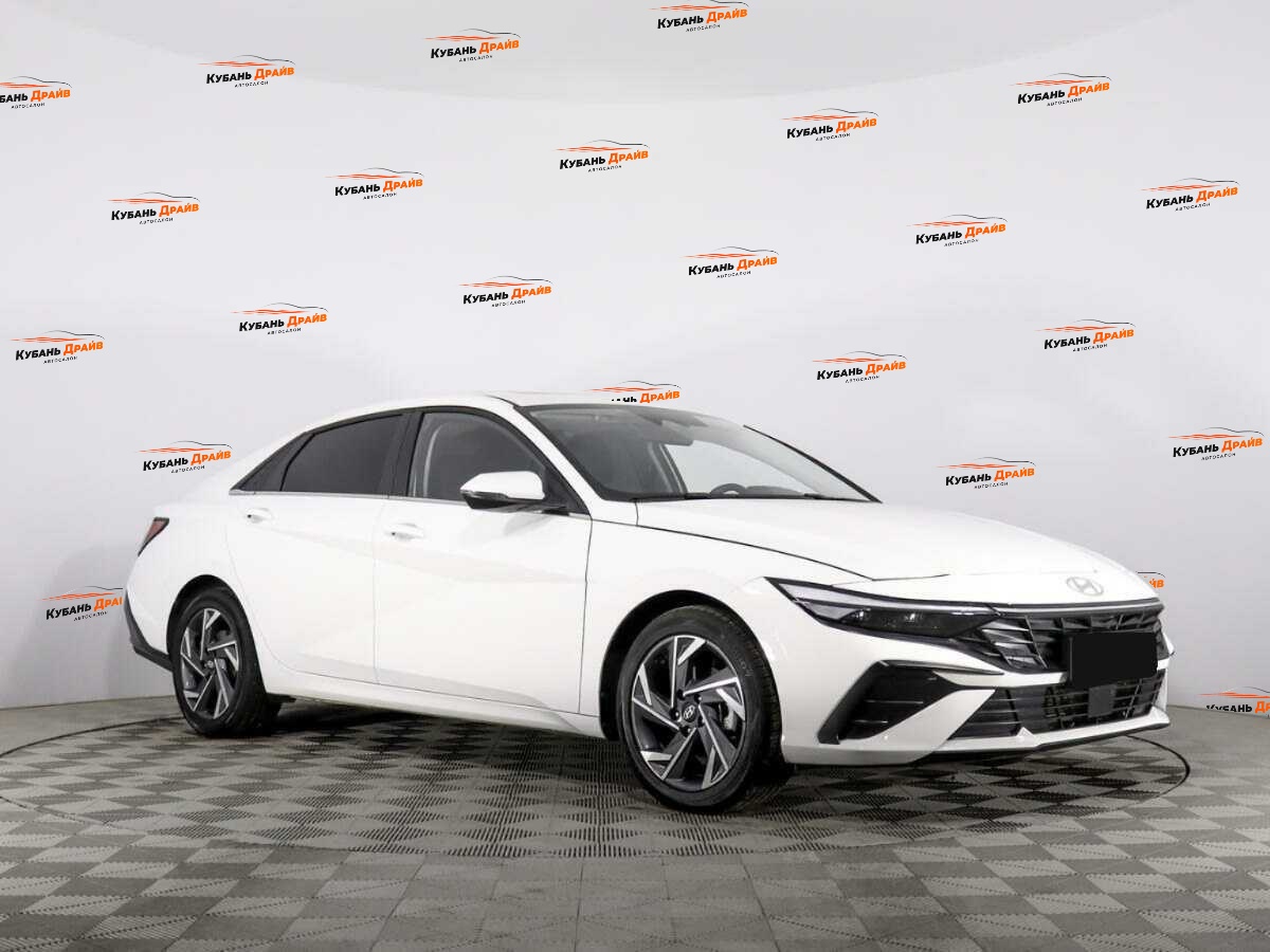 Hyundai Elantra 2024 года с пробегом. Фото: #2