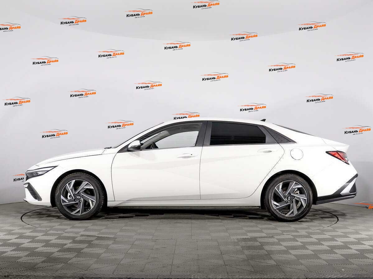 Hyundai Elantra 2024 года с пробегом. Фото: #7