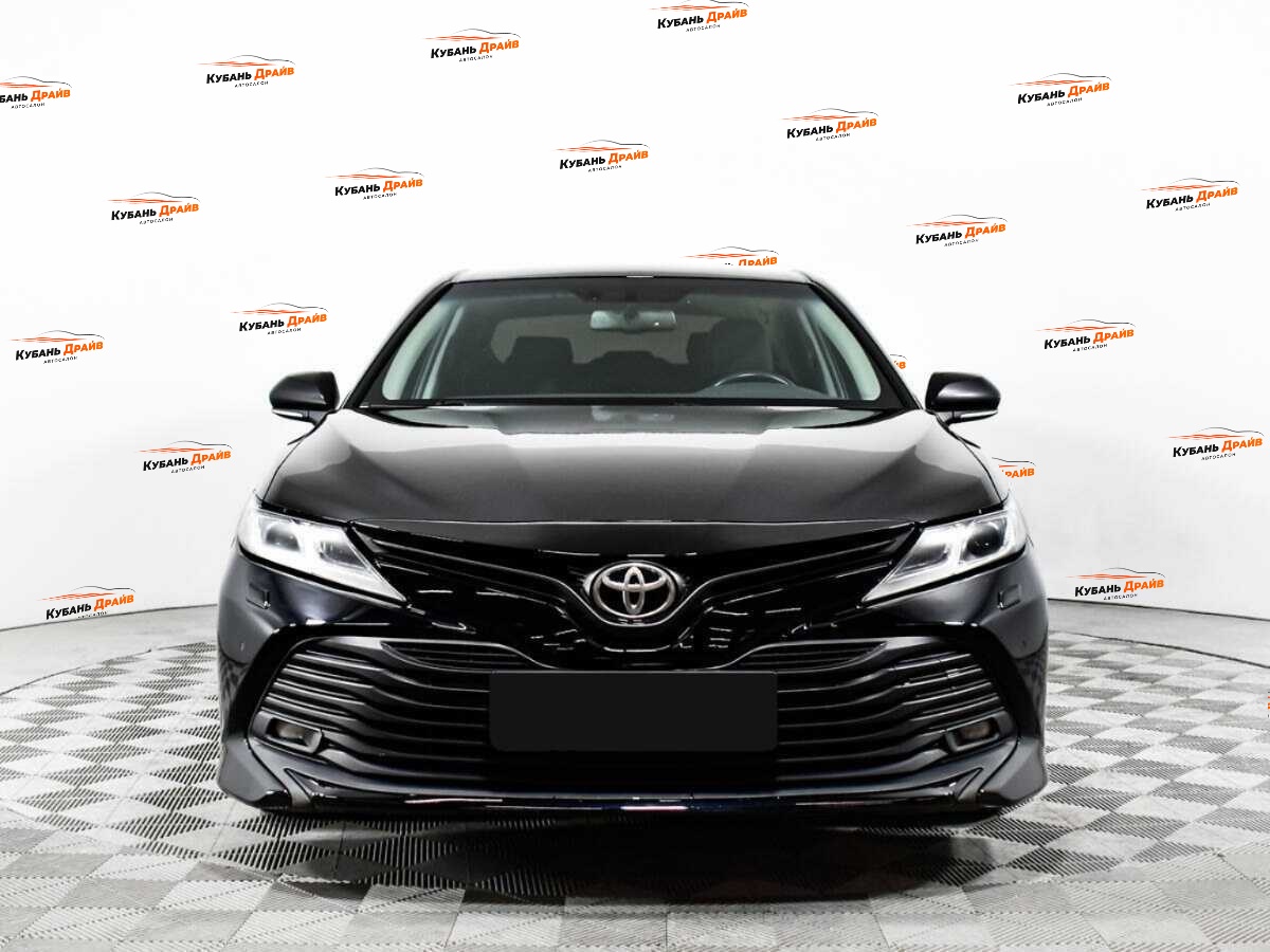 Toyota Camry 2021 года с пробегом. Фото: #1