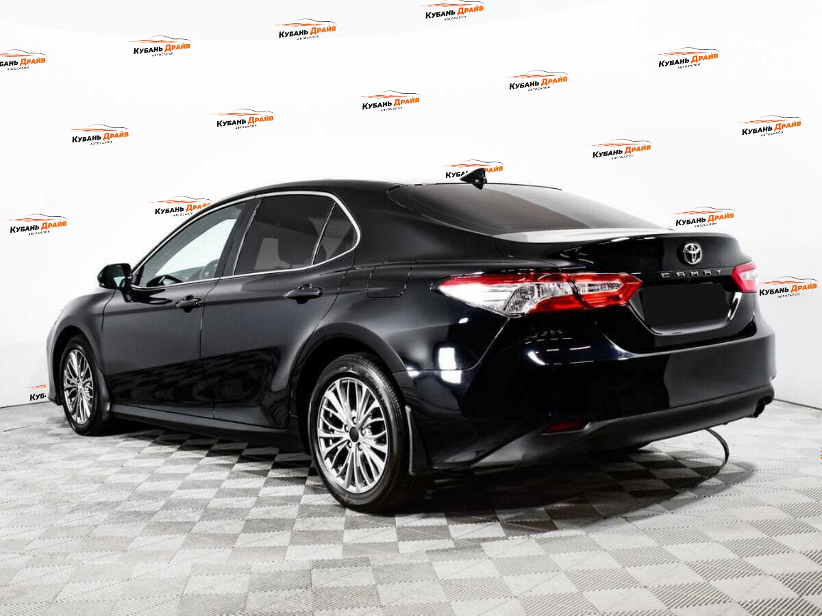 Toyota Camry 2021 года с пробегом. Фото: #6