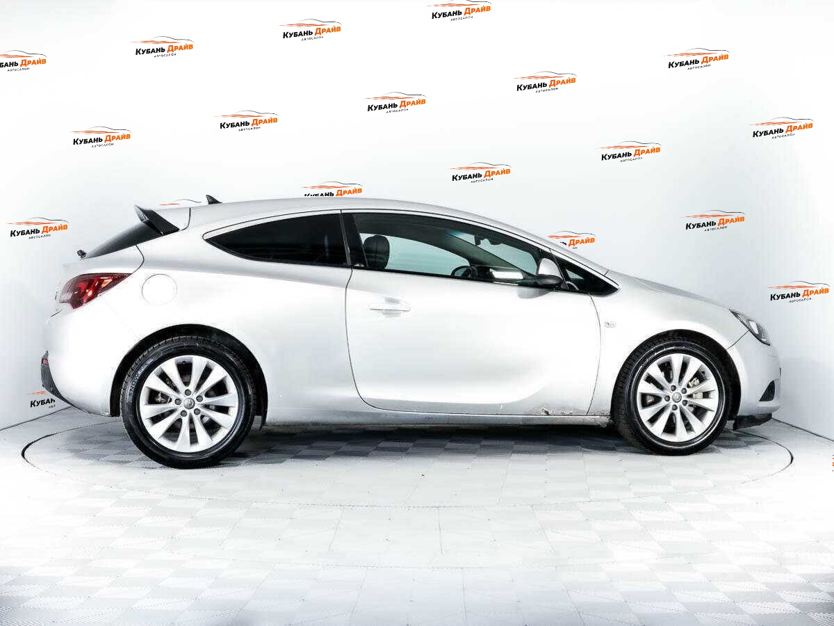 Opel Astra 2012 года с пробегом. Фото: #3