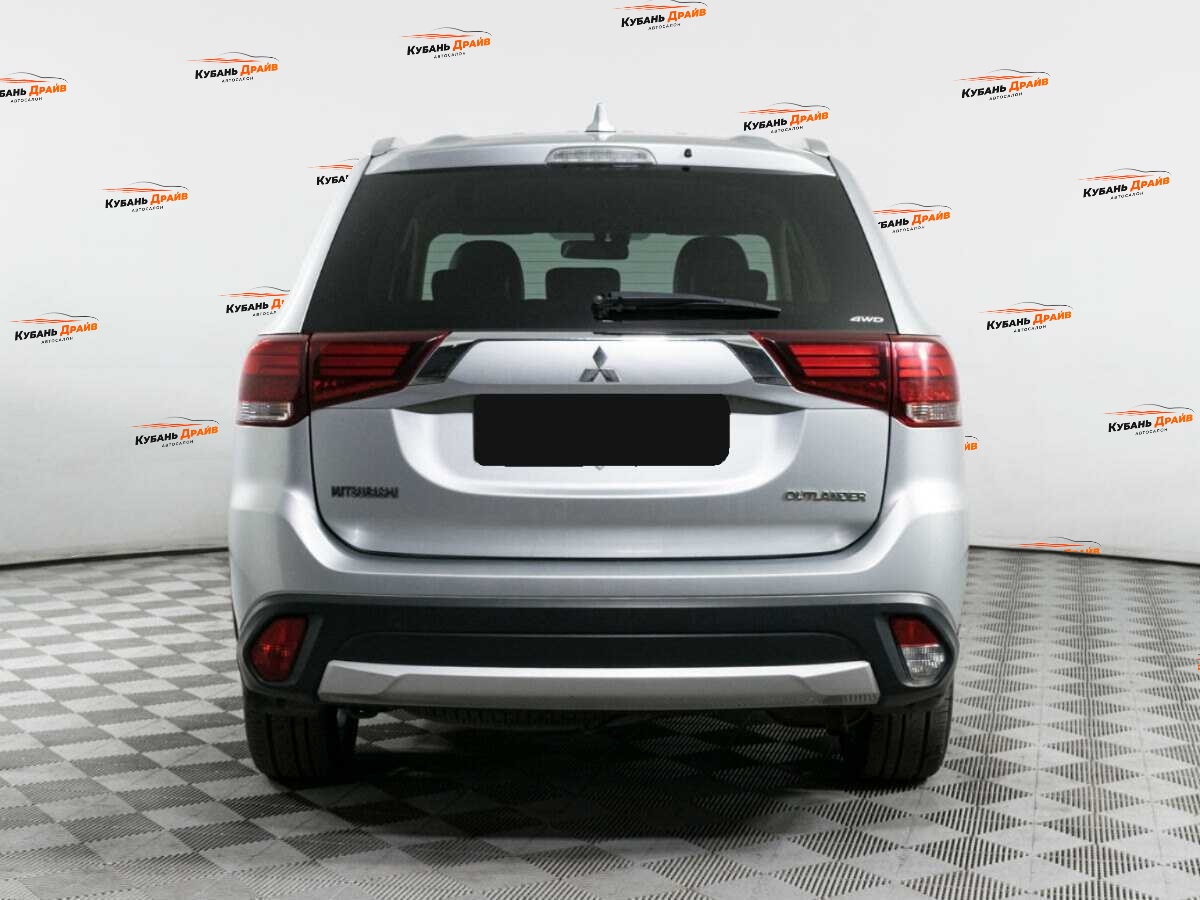 Mitsubishi Outlander 2017 года с пробегом. Фото: #4