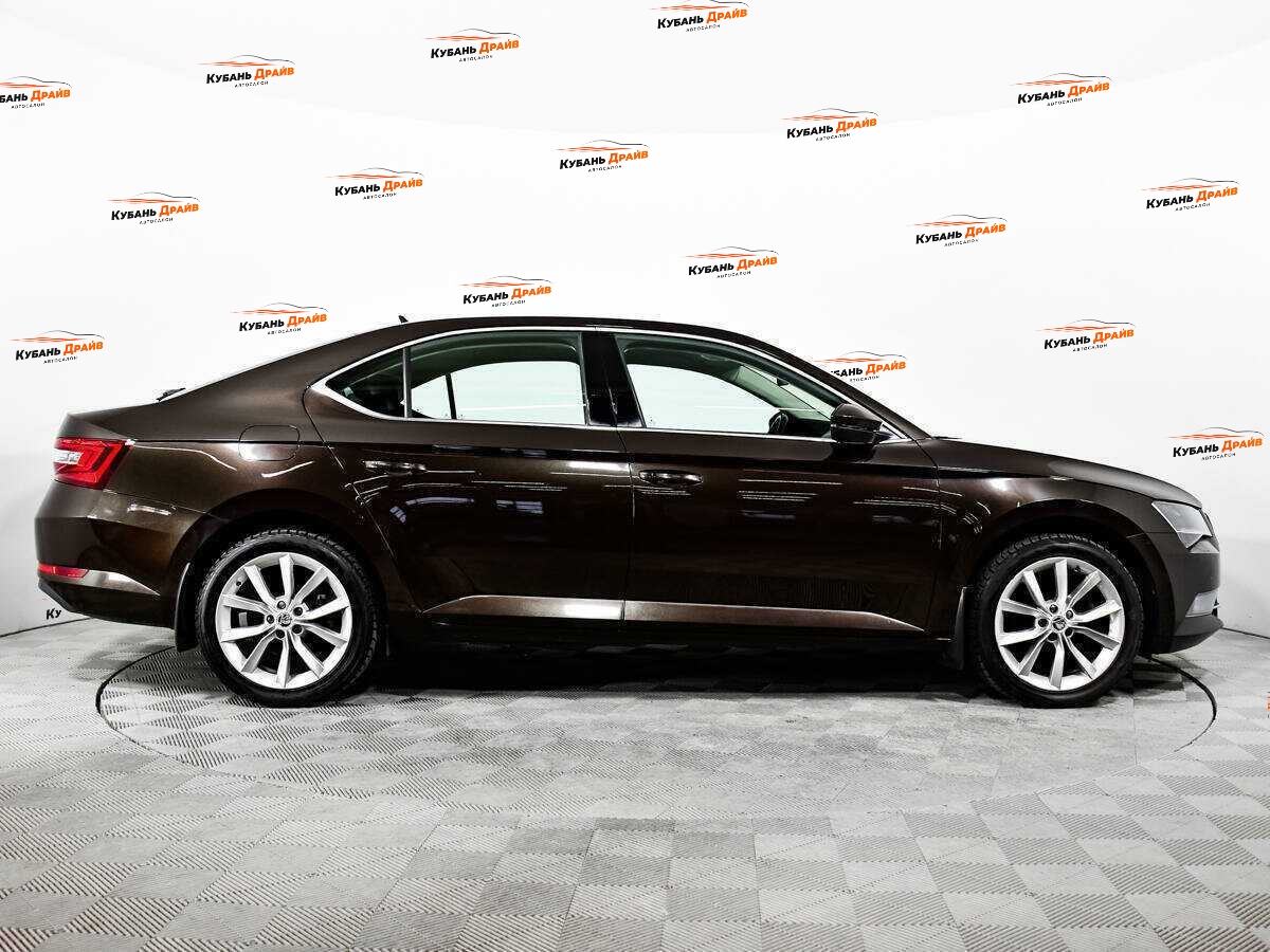 Skoda Superb 2016 года с пробегом. Фото: #3