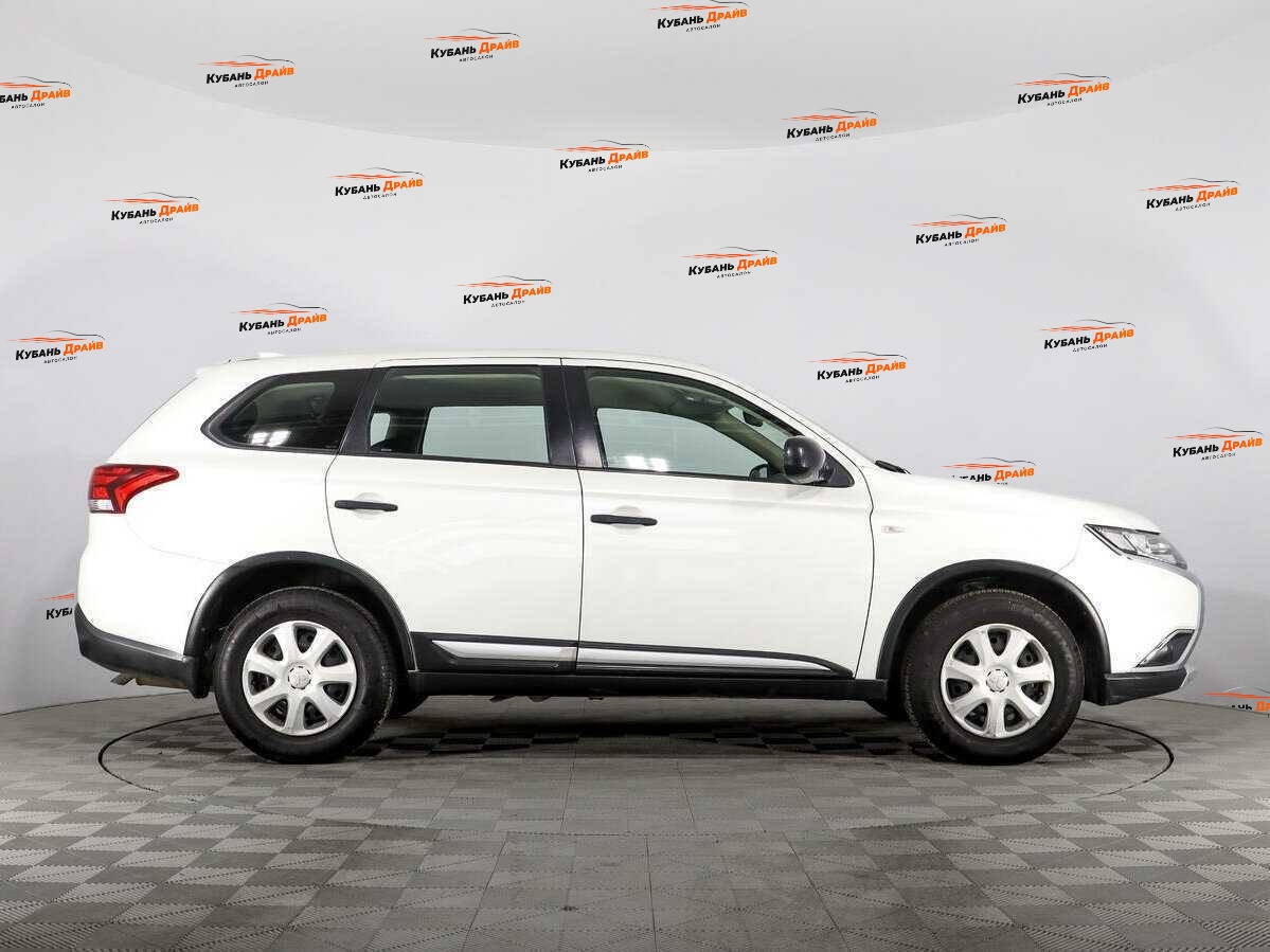 Mitsubishi Outlander 2018 года с пробегом. Фото: #3