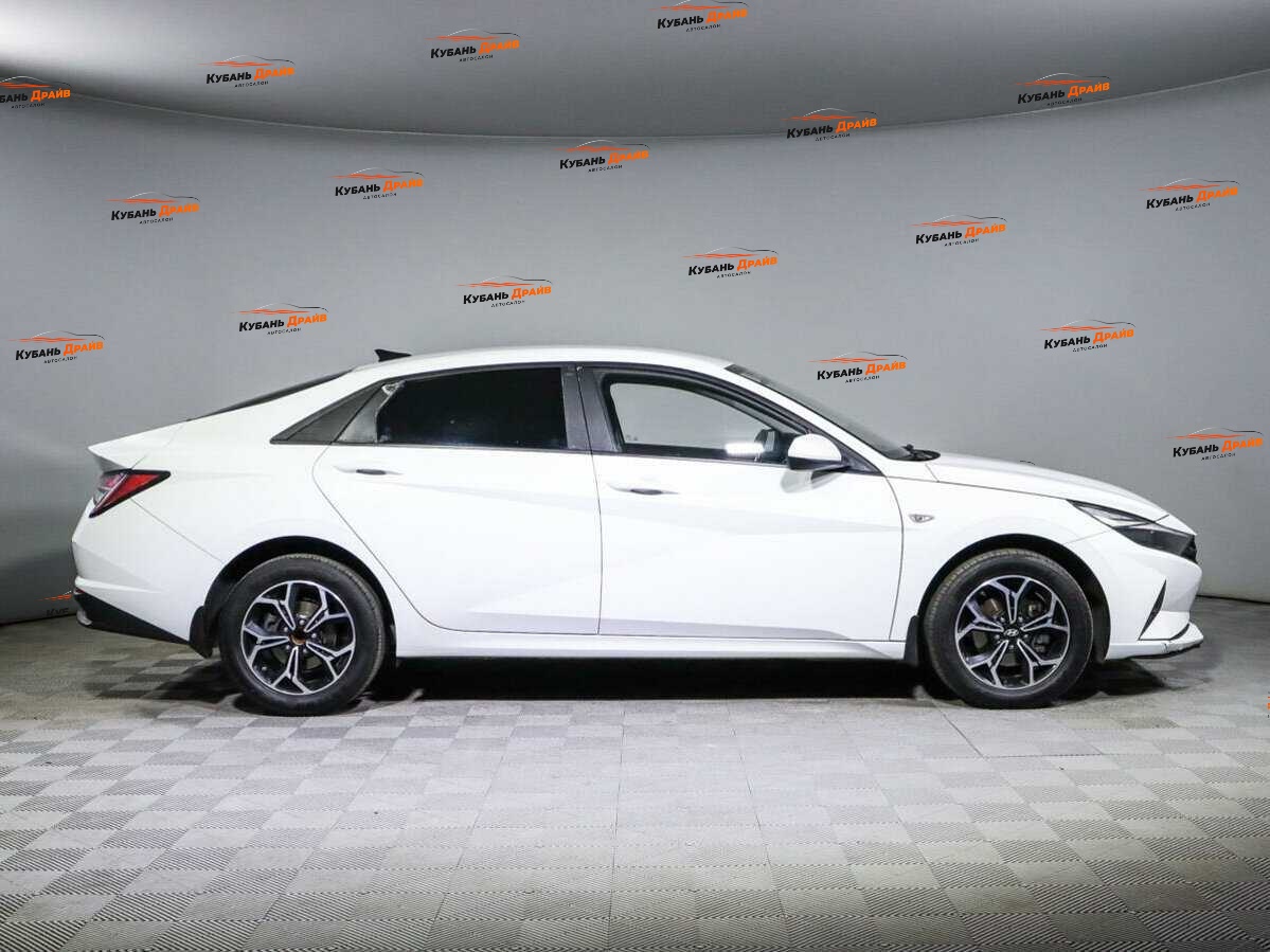 Hyundai Elantra 2021 года с пробегом. Фото: #3