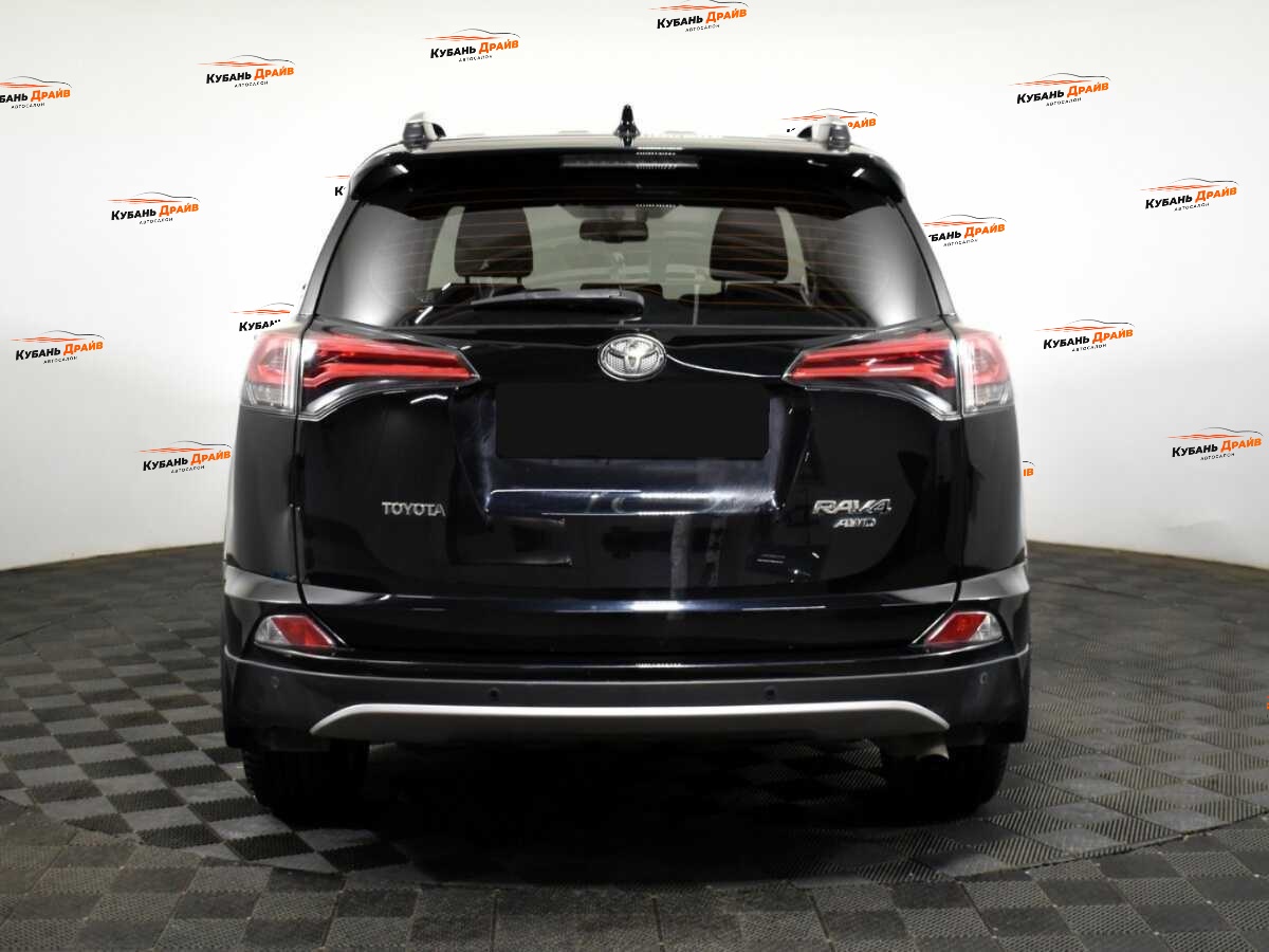 Toyota RAV4 2018 года с пробегом. Фото: #4