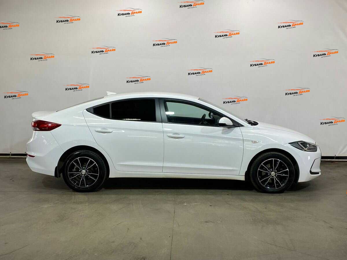 Hyundai Elantra 2017 года с пробегом. Фото: #3