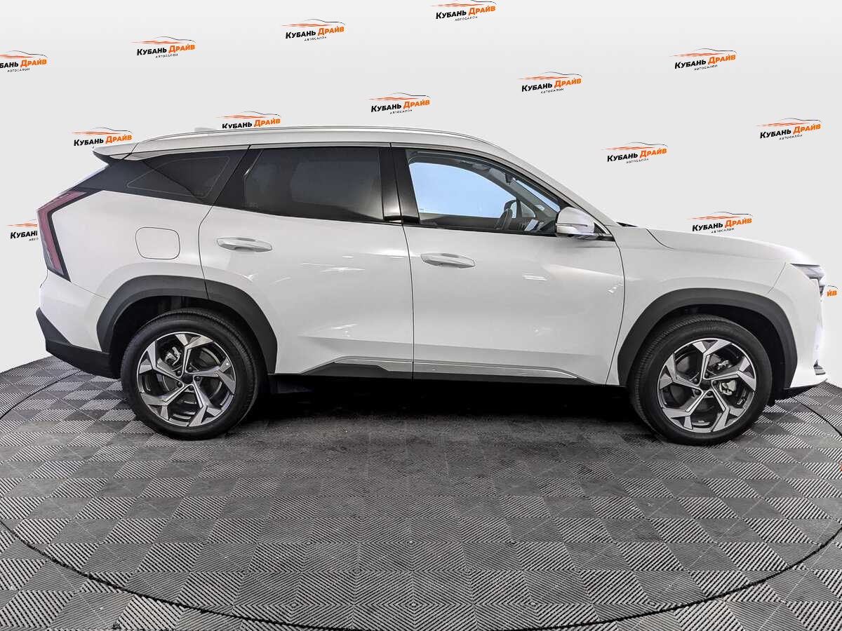 Geely Atlas 2024 года с пробегом. Фото: #3