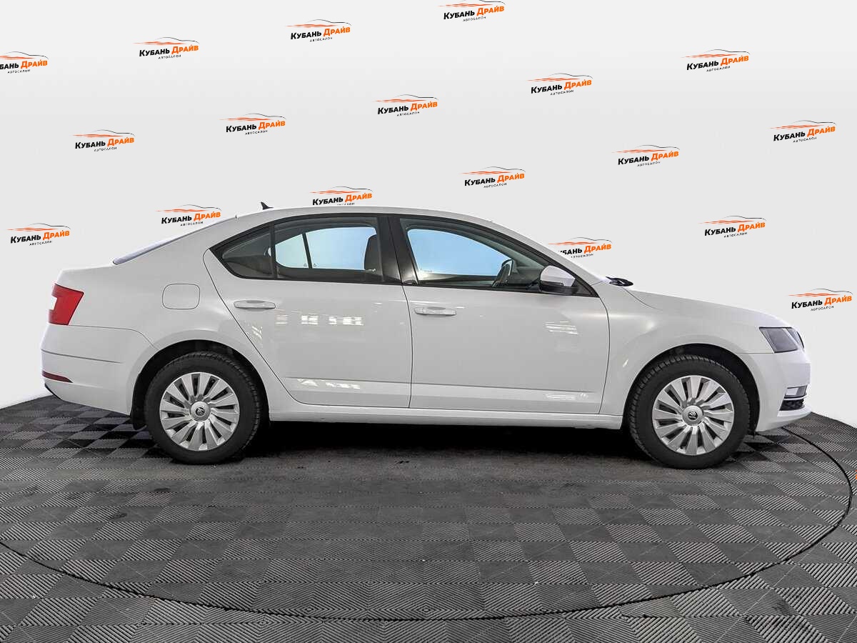 Skoda Octavia 2019 года с пробегом. Фото: #3