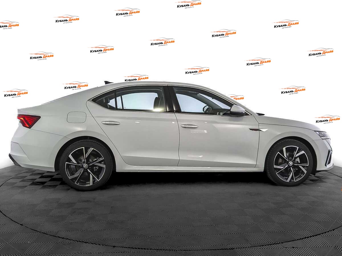 Skoda Octavia 2023 года с пробегом. Фото: #3