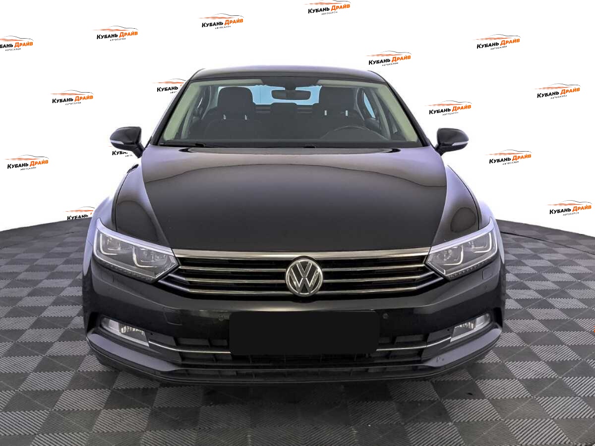 Volkswagen Passat 2018 года с пробегом. Фото: #1