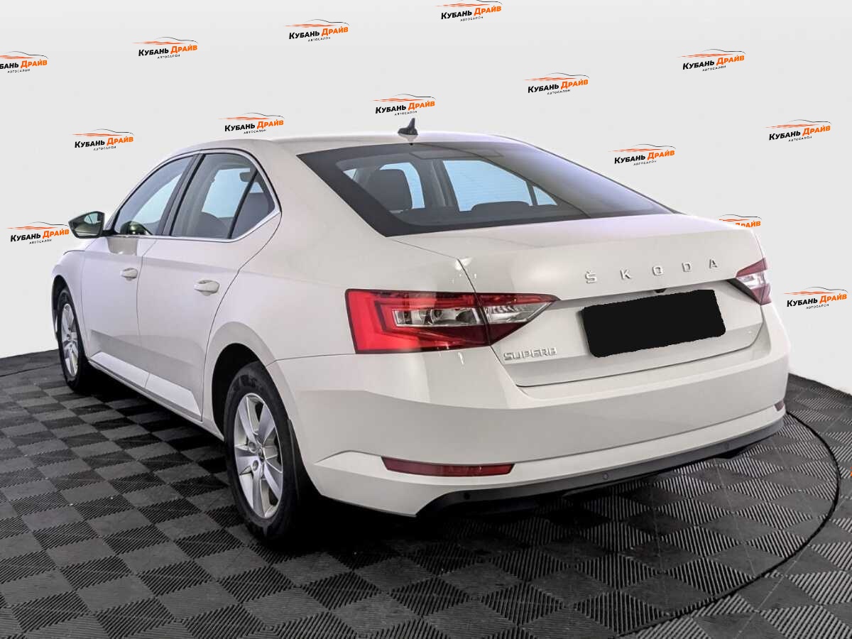 Skoda Superb 2021 года с пробегом. Фото: #6