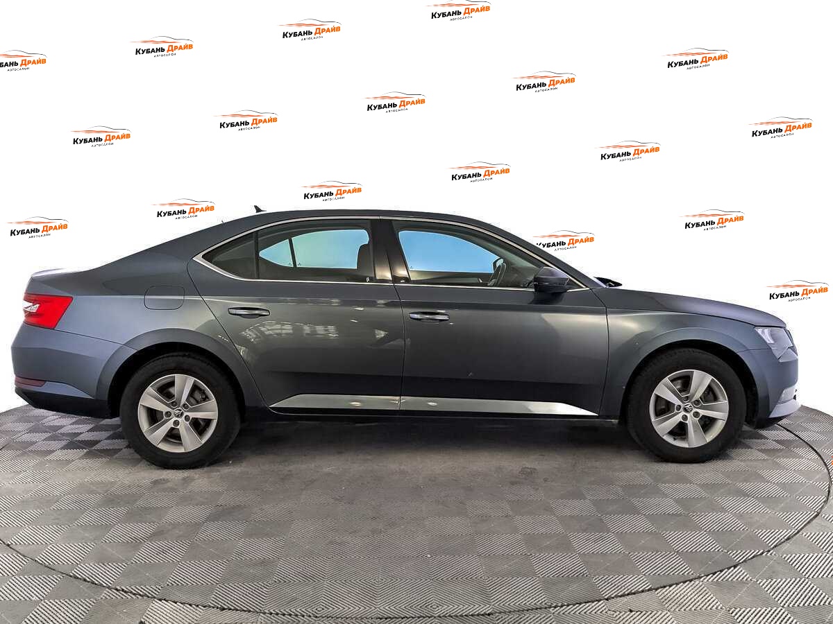 Skoda Superb 2018 года с пробегом. Фото: #3