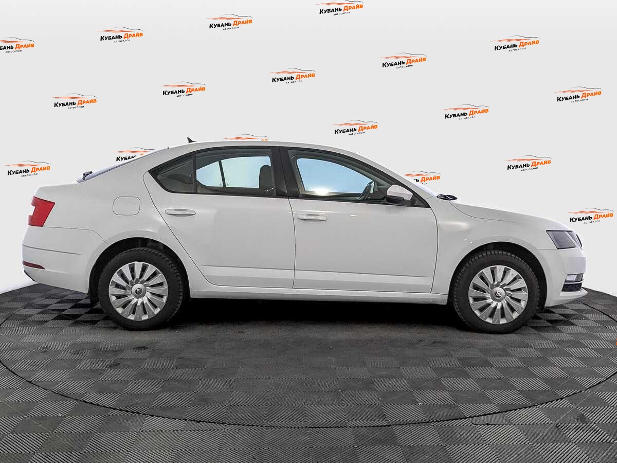 Skoda Octavia 2020 года с пробегом. Фото: #3