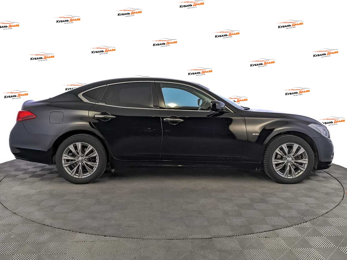 Infiniti Q70 2014 года с пробегом. Фото: #3
