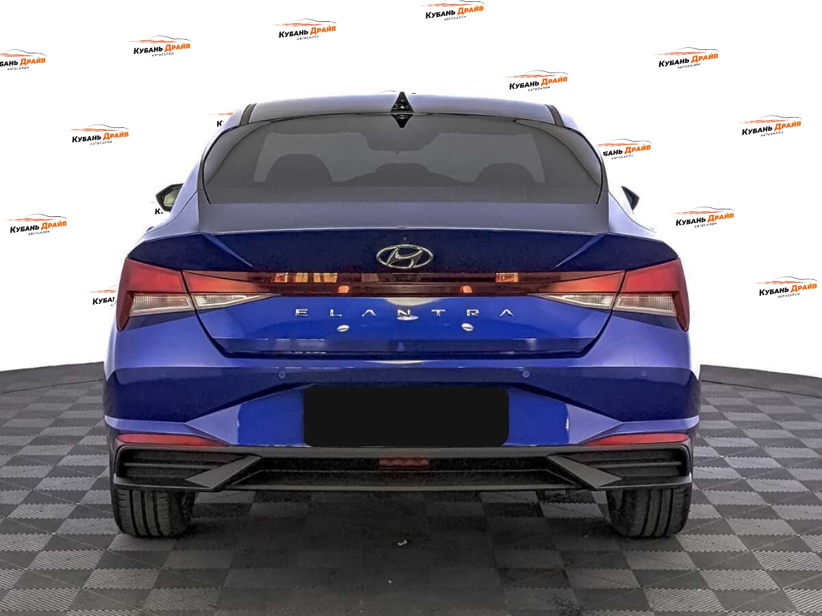 Hyundai Elantra 2021 года с пробегом. Фото: #5