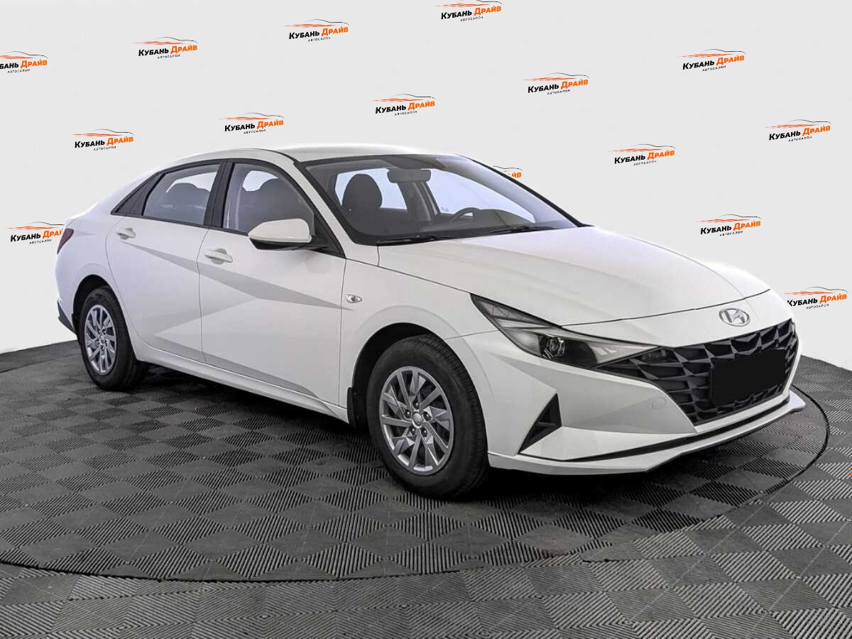 Hyundai Elantra 2021 года с пробегом. Фото: #2